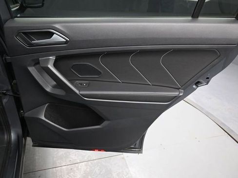 Used 2022 Volkswagen Tiguan SE R-Line image 35