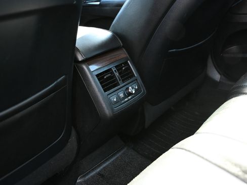 Used 2013 Toyota Avalon Limited w/ Technology Pkg image 16