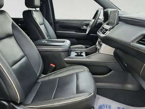 Used 2024 GMC Yukon XL SLT AWD/4WD image 25