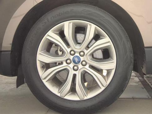 Used 2019 Ford Edge Titanium w/ Cold Weather Package AWD/4WD image 4