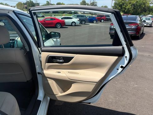 Used 2015 Nissan Altima 2.5 SV FWD image 22