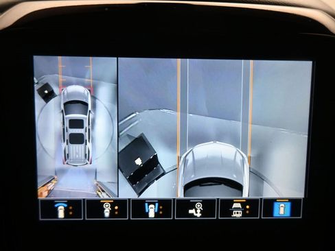 Used 2023 Chevrolet Traverse RS image 20