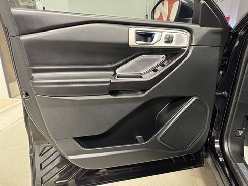 Used 2020 Ford Explorer Platinum w/ Premium Technology Package image 20