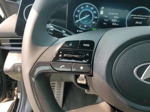 New 2025 Hyundai Elantra SEL image 17