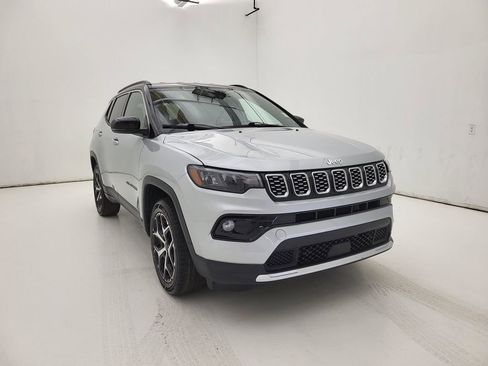 Used 2025 Jeep Compass Limited AWD/4WD image 15