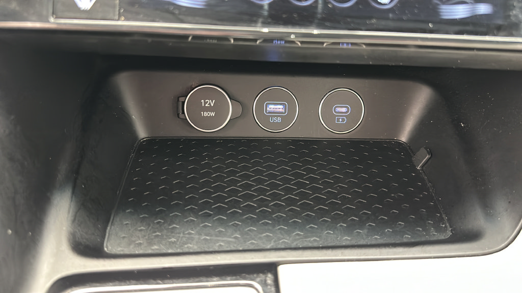 Used 2025 Genesis G70 2.5T RWD image 21