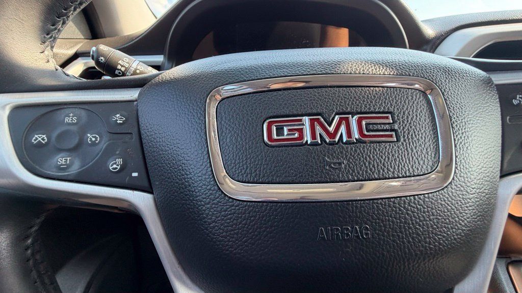 Used 2022 GMC Acadia SLT w/ Technology Package FWD image 15