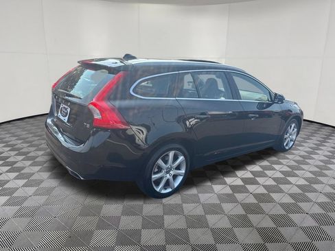 Used 2016 Volvo V60 T5 Premier w/ Convenience Package FWD image 5