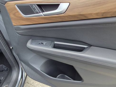 Used 2025 Volkswagen Atlas SE FWD image 34