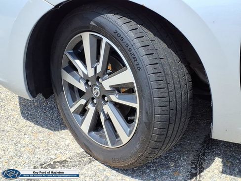 Used 2021 Nissan Versa SV FWD image 9