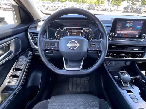 Used 2025 Nissan Rogue SV FWD image 6