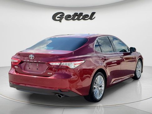 Used 2018 Toyota Camry XLE FWD image 5