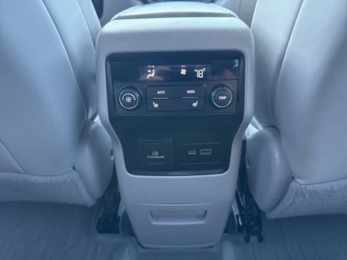 Used 2021 GMC Acadia SLT w/ Premium Package image 13