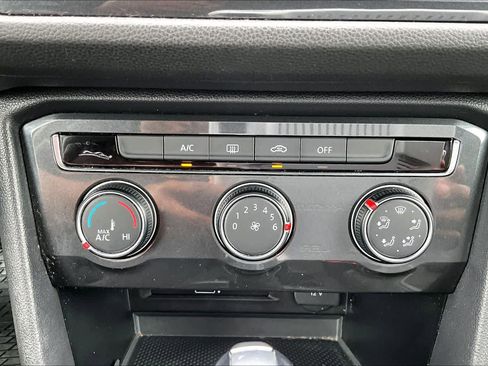 Used 2019 Volkswagen Tiguan S FWD image 32