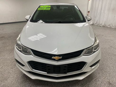 Used 2018 Chevrolet Cruze LS image 2