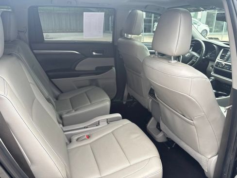 Used 2019 Toyota Highlander Limited AWD/4WD image 30