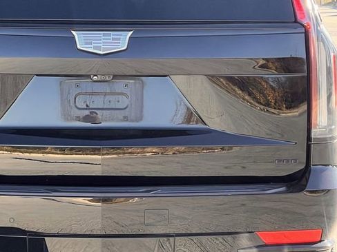 Certified 2023 Cadillac Escalade ESV Sport Platinum image 6