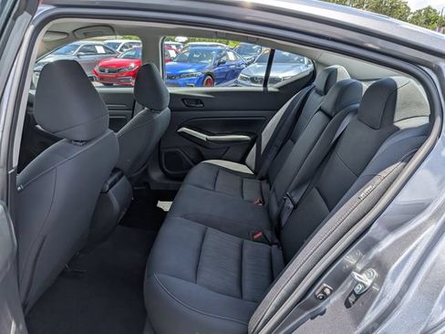 Used 2024 Nissan Altima 2.5 SV FWD image 13