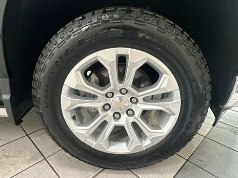 Certified 2023 Chevrolet Silverado 1500 LTZ w/ Technology Package image 17