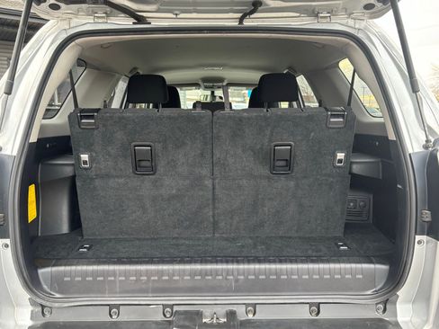 Used 2016 Toyota 4Runner SR5 AWD/4WD image 9