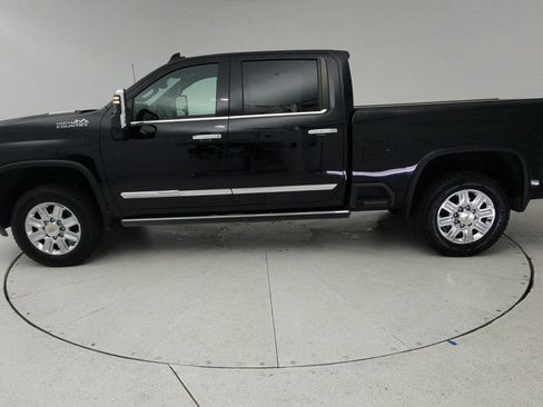 Used 2024 Chevrolet Silverado 2500 High Country w/ Technology Package AWD/4WD image 4