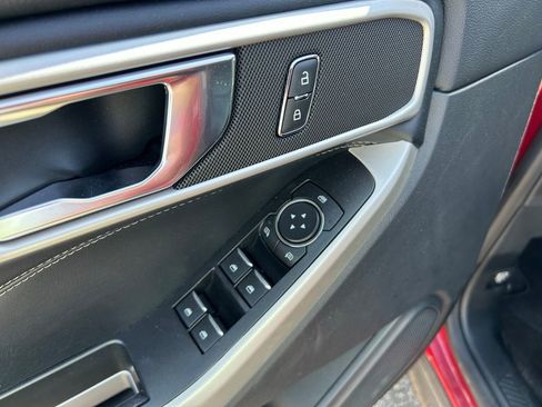 Used 2020 Ford Explorer XLT w/ Equipment Group 202A AWD/4WD image 19