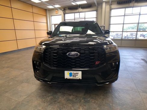 Used 2025 Ford Explorer ST AWD/4WD image 2