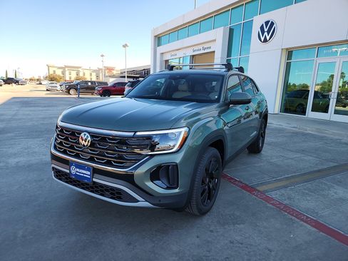 New 2026 Volkswagen Atlas Cross Sport SE image 3