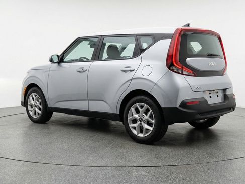 Used 2025 Kia Soul LX w/ LX Technology Package image 6