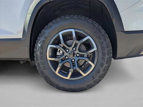 New 2026 Chevrolet Equinox ACTIV w/ Convenience Package III image 12