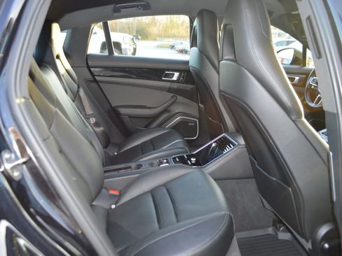 Used 2018 Porsche Panamera 4S image 24