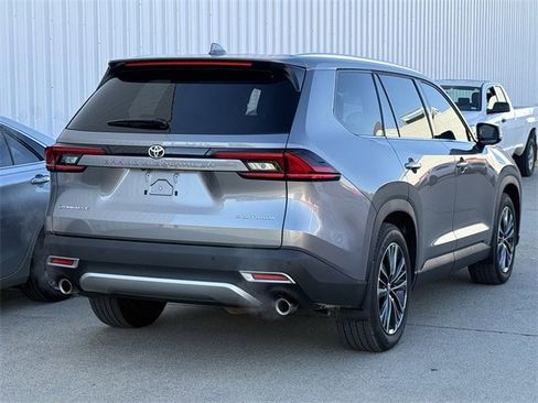 Used 2025 Toyota Grand Highlander AWD Hybrid image 4