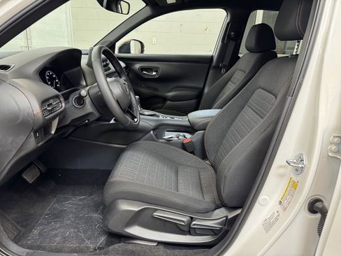Used 2025 Honda HR-V Sport image 11