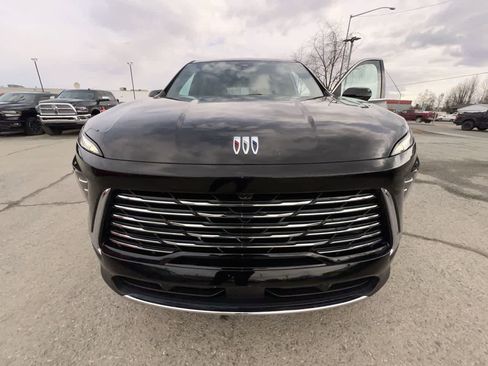 Used 2025 Buick Enclave Preferred AWD/4WD image 29