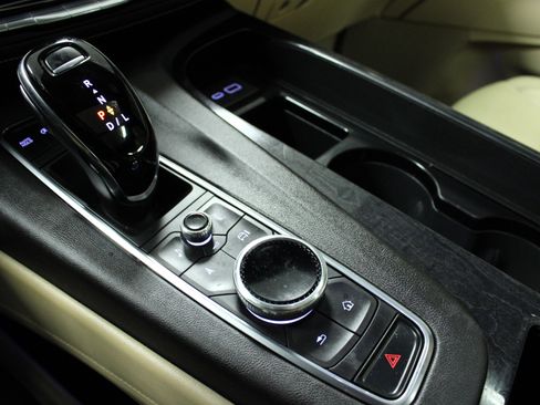 Used 2022 Cadillac Escalade Premium Luxury image 24