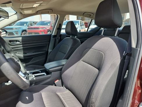 Used 2024 Nissan Altima 2.5 SV FWD image 15