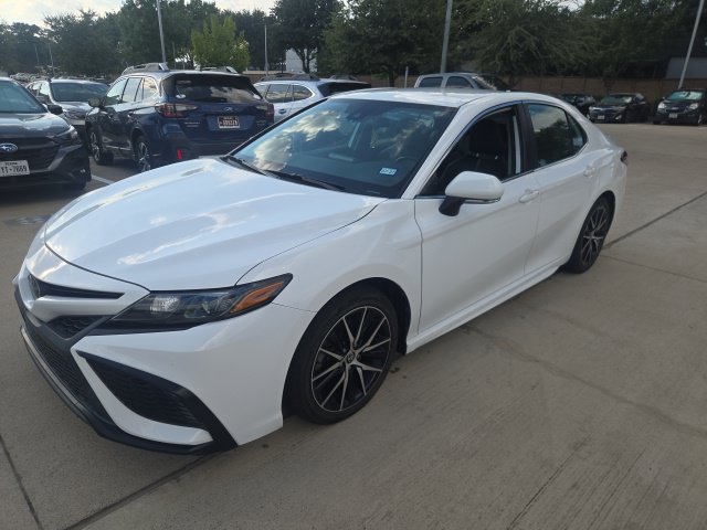 Used 2023 Toyota Camry SE FWD image 6