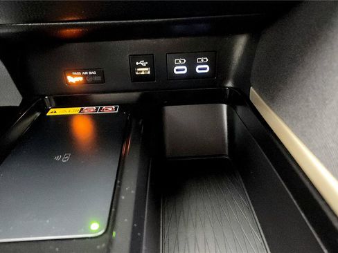 Used 2025 Toyota Camry LE image 34