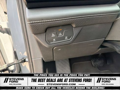 Used 2025 Volkswagen Atlas SE AWD/4WD image 21
