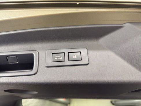 Certified 2025 Subaru Forester Premium AWD/4WD image 36