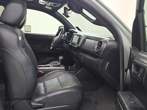 Used 2023 Toyota Tacoma TRD Off-Road w/ TRD Premium Off Road Package AWD/4WD image 13