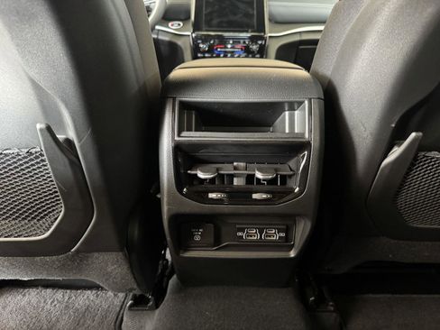 Used 2025 Jeep Grand Cherokee Laredo X w/ Luxury Tech Group I image 29