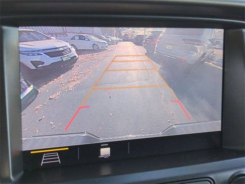 Certified 2021 Chevrolet Colorado Z71 w/ Z71 Midnight Edition image 16