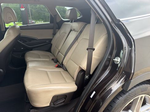 Used 2017 Hyundai Santa Fe FWD image 9