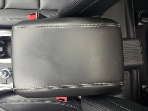 Used 2020 Ford Explorer XLT w/ Equipment Group 202A AWD/4WD image 29