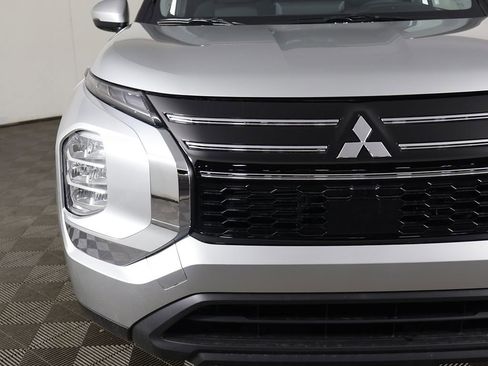 New 2026 Mitsubishi Outlander ES FWD image 12