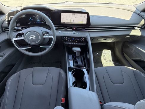 Used 2024 Hyundai Elantra SEL w/ Convenience Package FWD image 13