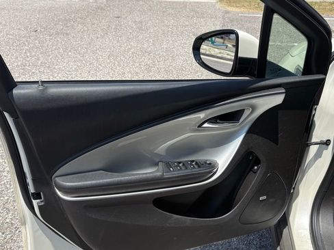 Used 2013 Chevrolet Volt Premium w/ Premium Trim Package FWD image 10