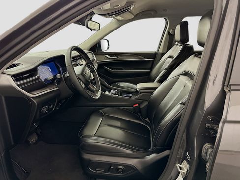 Used 2023 Jeep Grand Cherokee Limited image 13