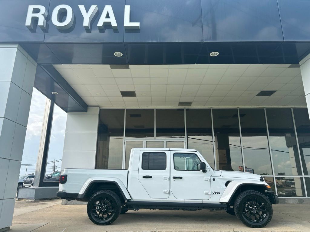 Used 2025 Jeep Gladiator Sport AWD/4WD image 1